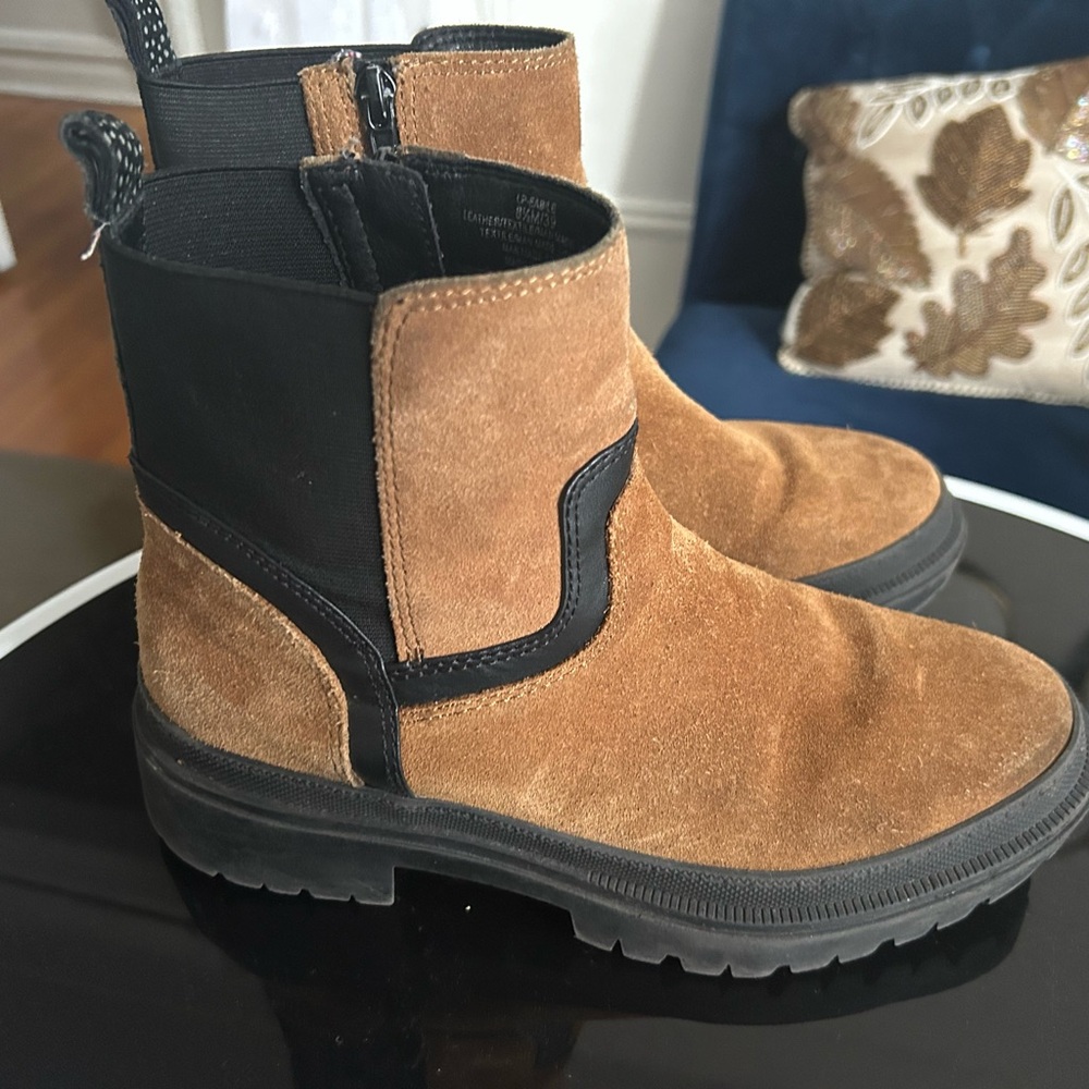 Women Brown Suede Boots